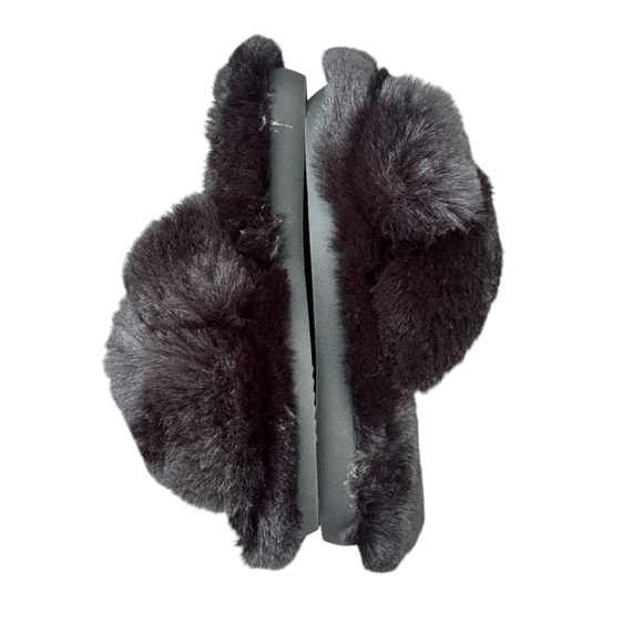 Steve Madden Black Faux Fur Slippers Size Small (5-6) - Picture 4 of 4